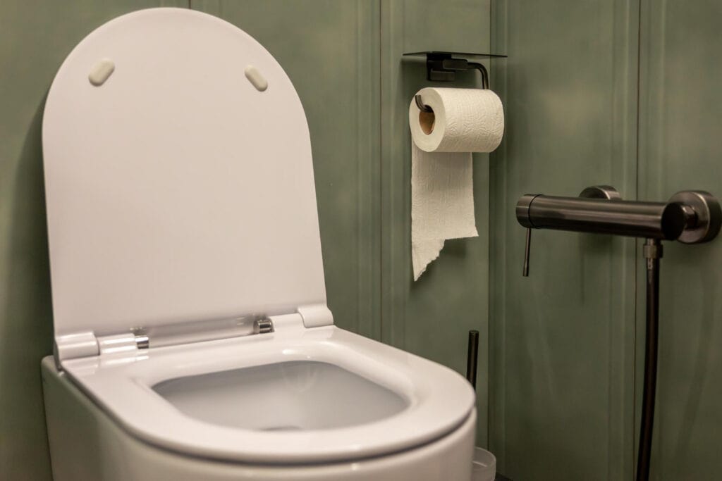 Losse of gebroken wc-bril laten herstellen