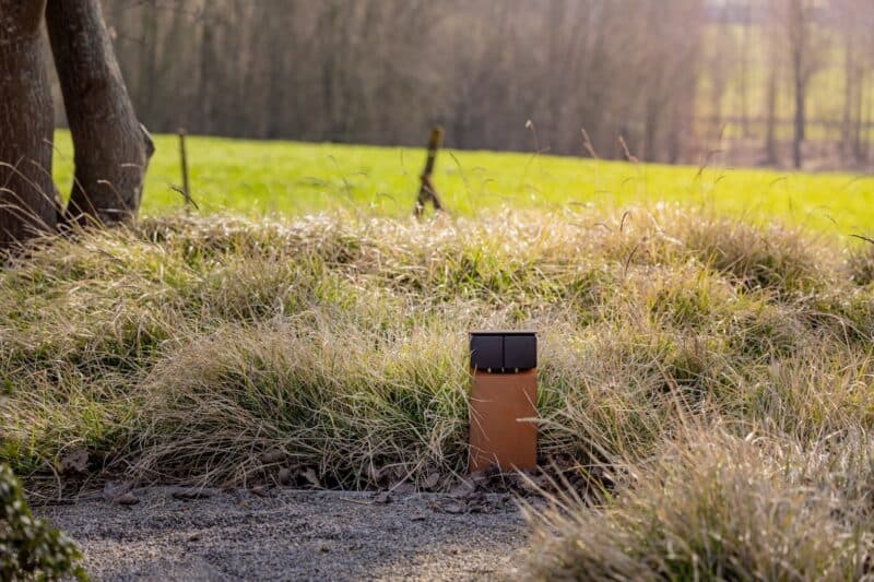 Tuin met subtiele stopcontacten