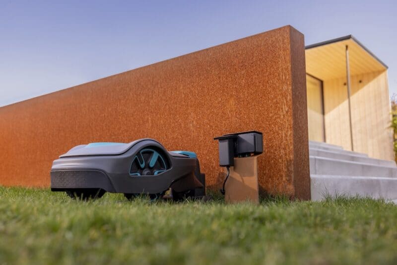 Moderne stopcontact voor robotmaaier