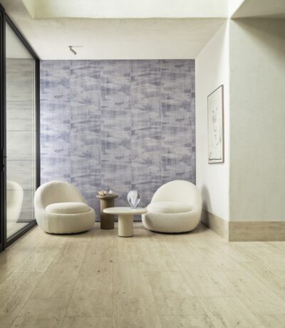 Moderne woonkamer met aquarel behang Ombré Alluvio
