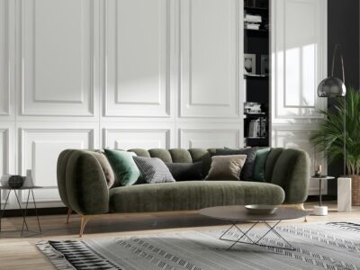 Moderne woonkamer met groene bank en inbouwkasten