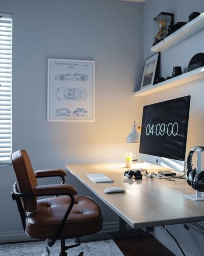 Moderne bureau met minimalistische uitstraling