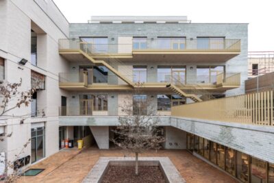 Moderne gevel van Egied van Broeckhovenschool